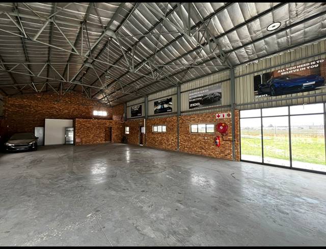 5,891M² WAREHOUSE FOR SALE IN APEX